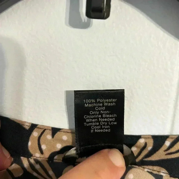 Women’s size, large petite Ann Taylor blouse. Great pre-on condition. - Picture 6 of 8